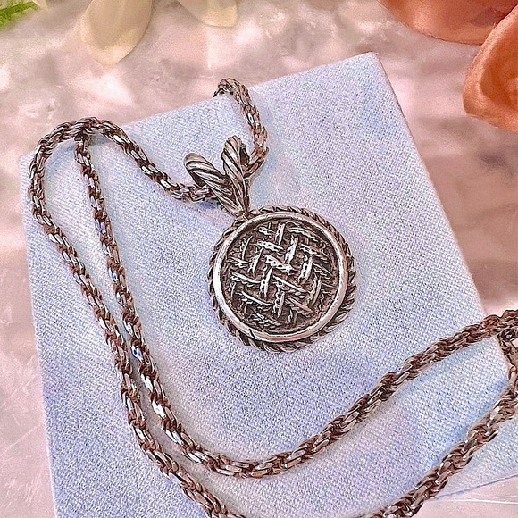 Vintage Large Cable twisted bezel set Pendant with a unique domed center! - Picture 10 of 12